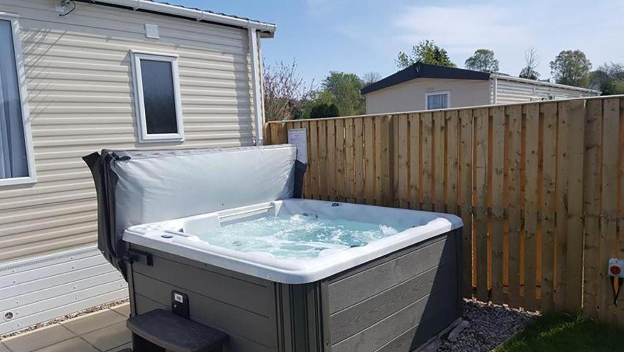Campsie Glen Holiday Park Fintry Стая снимка